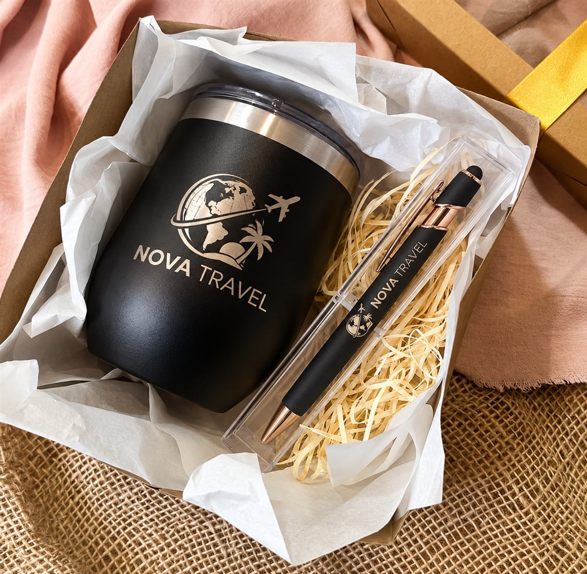 Arreglo de regalo personalizado con termo y bolígrafo para Nova Travel
